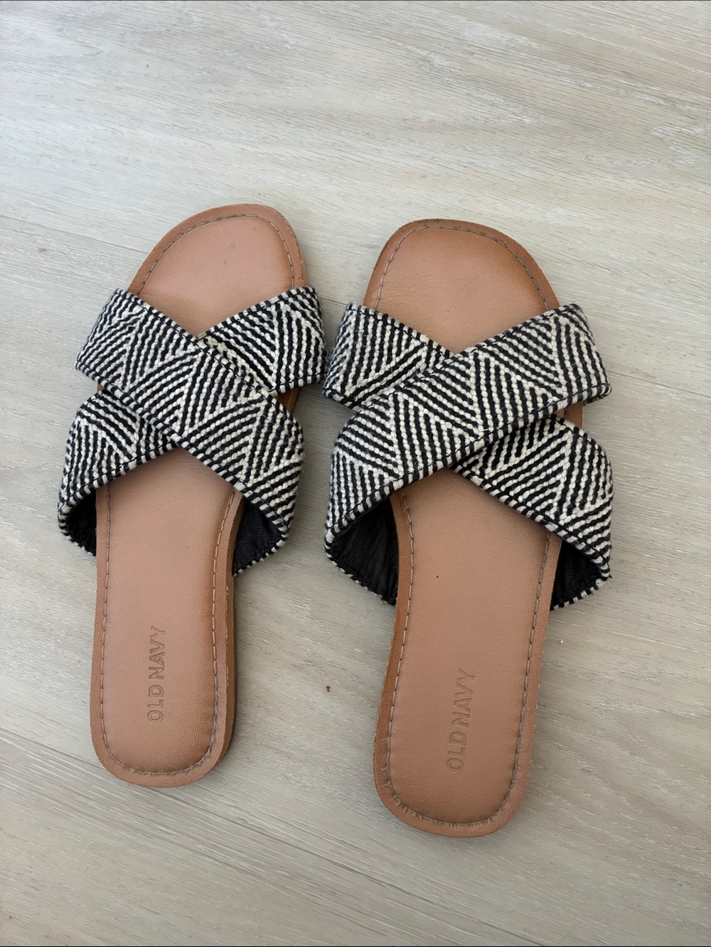 Old Navy Black & Tan Crisscross Slide Sandals